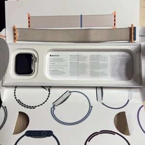 Apple Smartwatch series 9- Black and Silver